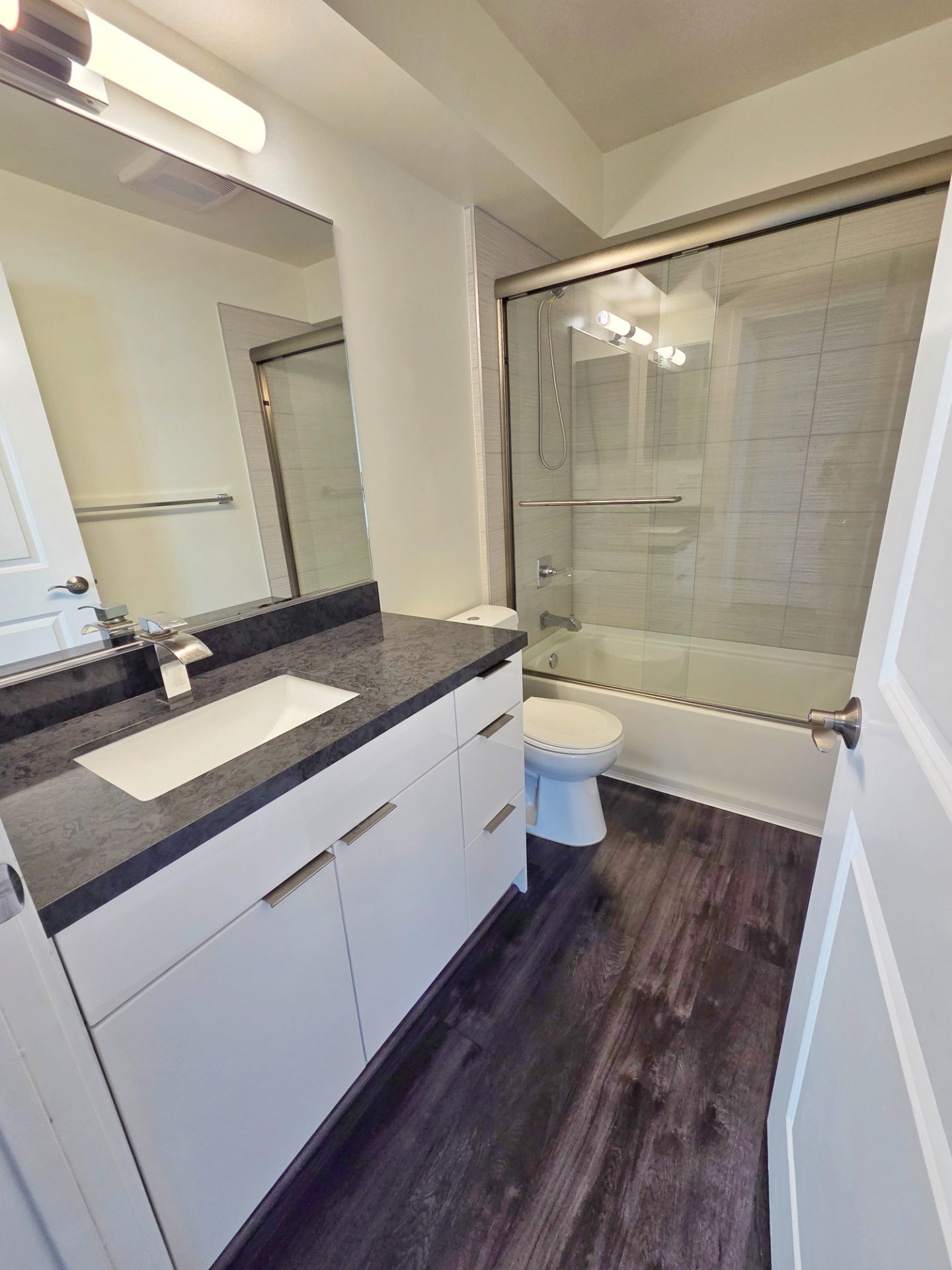 4 bedrooms for lease in West Adams area — 2651 S Hobart Blvd, Los Angeles, CA 90018 — 4 bed, 3 bath, 1,400 sqft — for lease